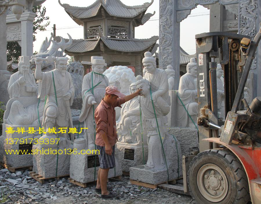 石雕二十四孝從雕刻廠房運到公司展覽地方。