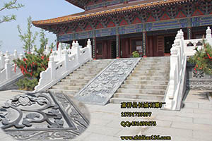 寺院石雕御路欄桿，更添一份古樸和莊嚴