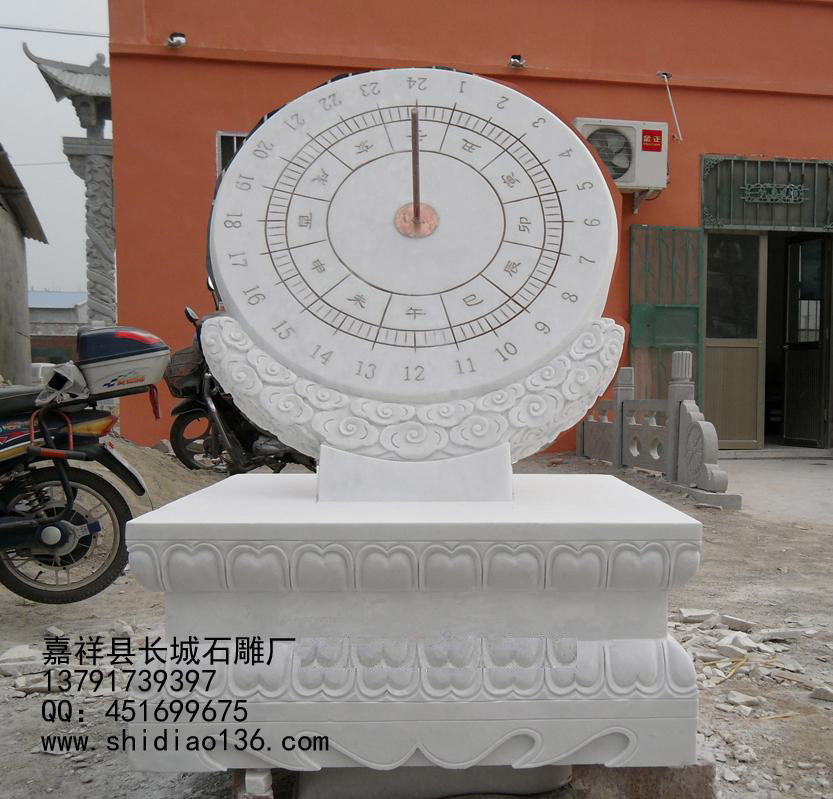 石雕日晷的用途及價值：日晷也叫“日規”，它是我國古代人民創造的一種以太陽照射來計時的儀器。